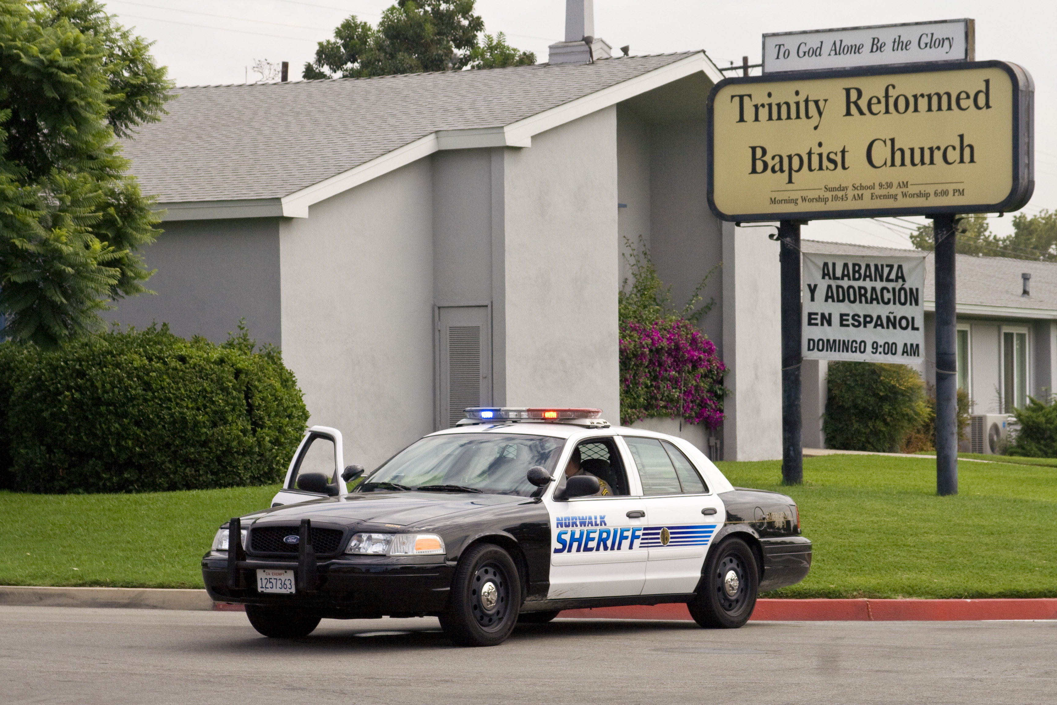 Thursday morning a high-speed chase ended in the neighborhood of Biola-owned apartments, closing off the street near Trinity Reformed Baptist Church . Photo by Kelsey Heng