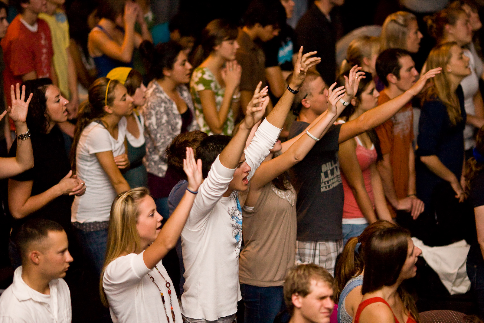 The Biola community worships together during the Torrey Conference on Wednesday, Oct. 22. Photo by Mike Villa