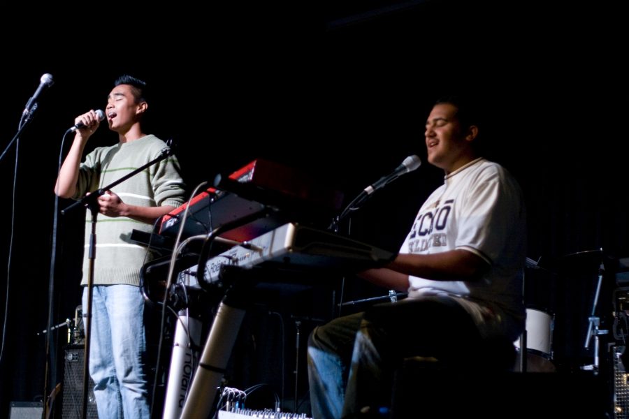 The duet group of Aaron Sabio and Leroy Daniels performed at the Rock 4 Justice benefit concert.   Photo by Bethany Cissel