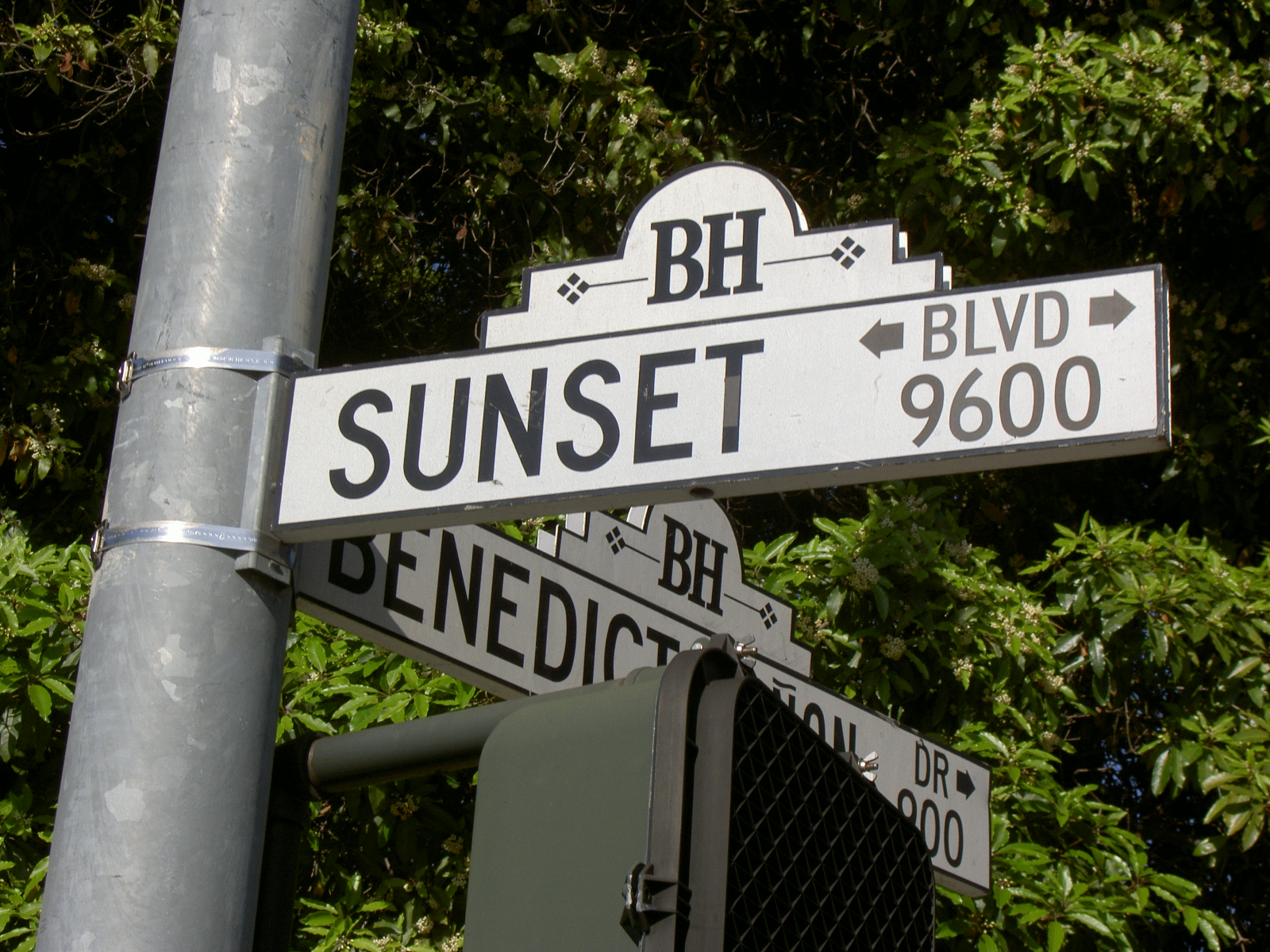 A street sign for Sunset Boulevard in Los Angeles, Calif. Photo courtesy Mr. Bullitt, Wikimedia Commons. 