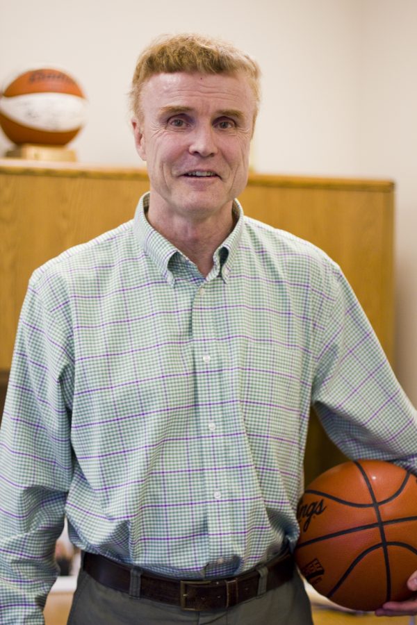 Athletic+Director+Dave+Holmquist+started+coaching+Biola+basketball+in+1978.+He+oversees+the+300+athletes+and+19+teams+of+Biola+athletics.+Job+Ang%2F+The+Chimes