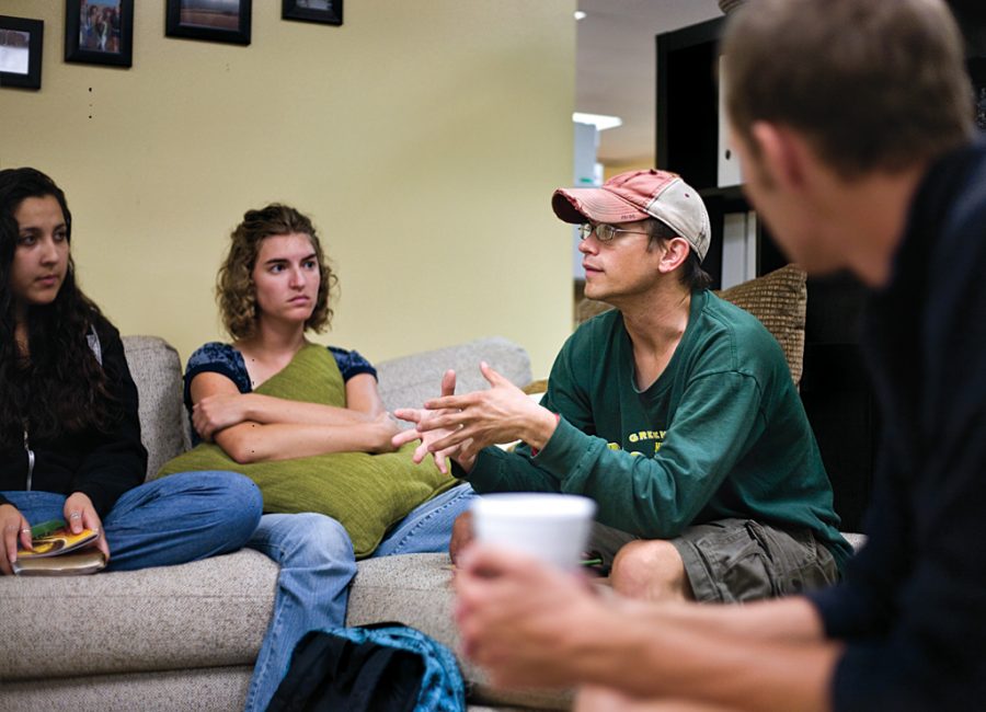 Small group leader Jordan McGrath welcomes 13 students to the first session of the Xplore Bible study on Tuesday night in the SMU office. This meeting was the first of six in the study series. KELSEY HENG/ The Chimes
