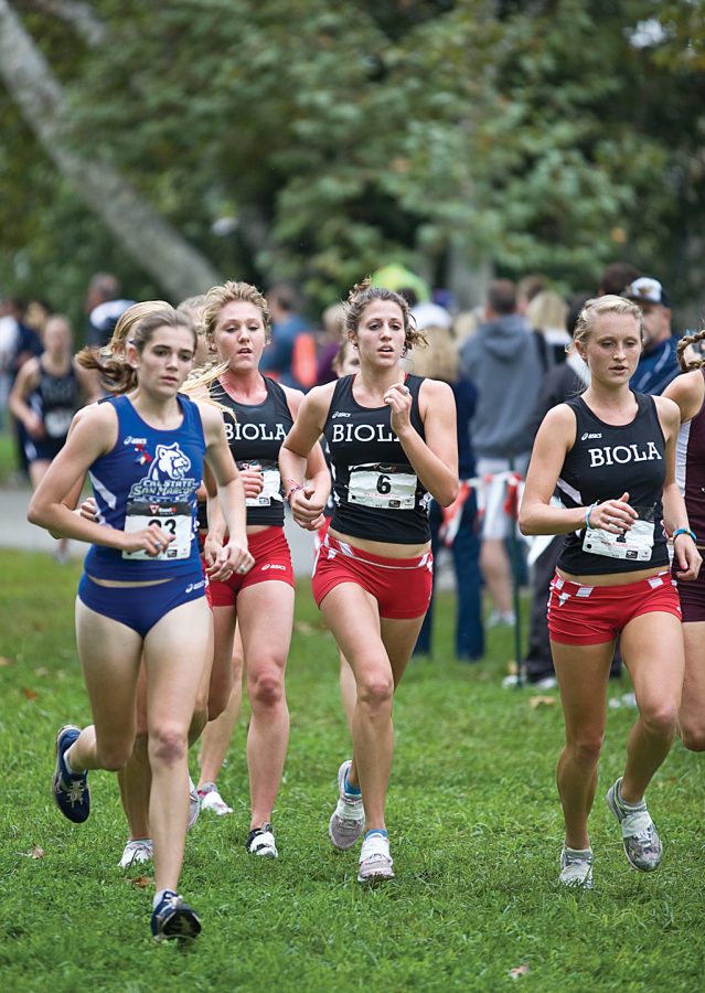 Senior Kelsey Gasner, junior Nychele Fischetti and freshman Alexandra Sciarra run together at the Biola invitational early Saturday morning. Photo by Bethany Cissel