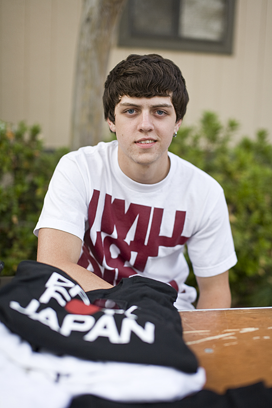 Freshman+Matthew+Little+has+for+the+past+few+weeks+been+selling+%E2%80%9CPray+for+Japan%E2%80%9D+shirts+to+help+raise+aid+to+donate+to+CRASH+Japan+relief+teams.+His+efforts+have+so+far+raised+over+%24200%2C000+for+the+cause+and+sales+are+being+spread+to+surrounding+Christian+universites.+%7C+Kelsey+Heng%2FTHE+CHIMES