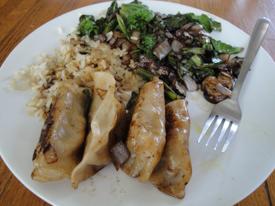 Veggie+potstickers%2C+along+with+rice+and+a+green+salad%2C+make+for+a+quick+meal+when+time+is+limited.+%7C+Jessica+Kremer%2FTHE+CHIMES