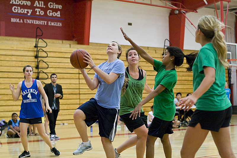 Women’s basketball intramural teams play their games in the Chase Gymnasium weekly.  Around 1,000 students and alumni participate each year in intramural teams. | Katie Juranek/THE CHIMES 