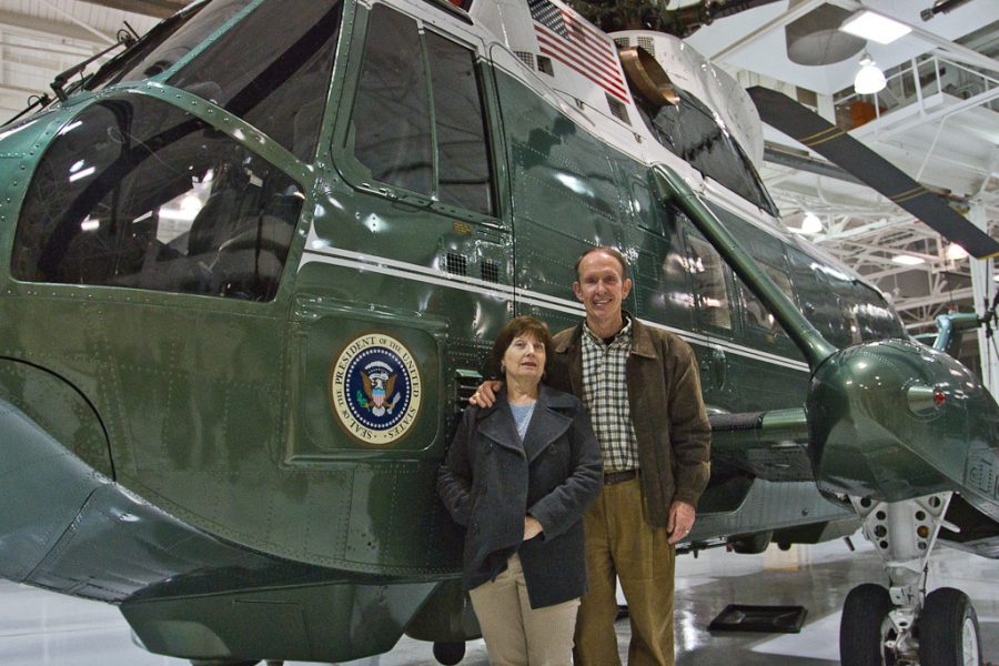 David+Peters+and+his+wife+pose+in+front+of+the+Marine+One.+This+is+the+presidential+chopper+that+is+carrying+Obama+to+his+various+California+destinations%2C+Feb+15-16%2C+2012.+%7C+Tyler+Otte%2FTHE+CHIMES
