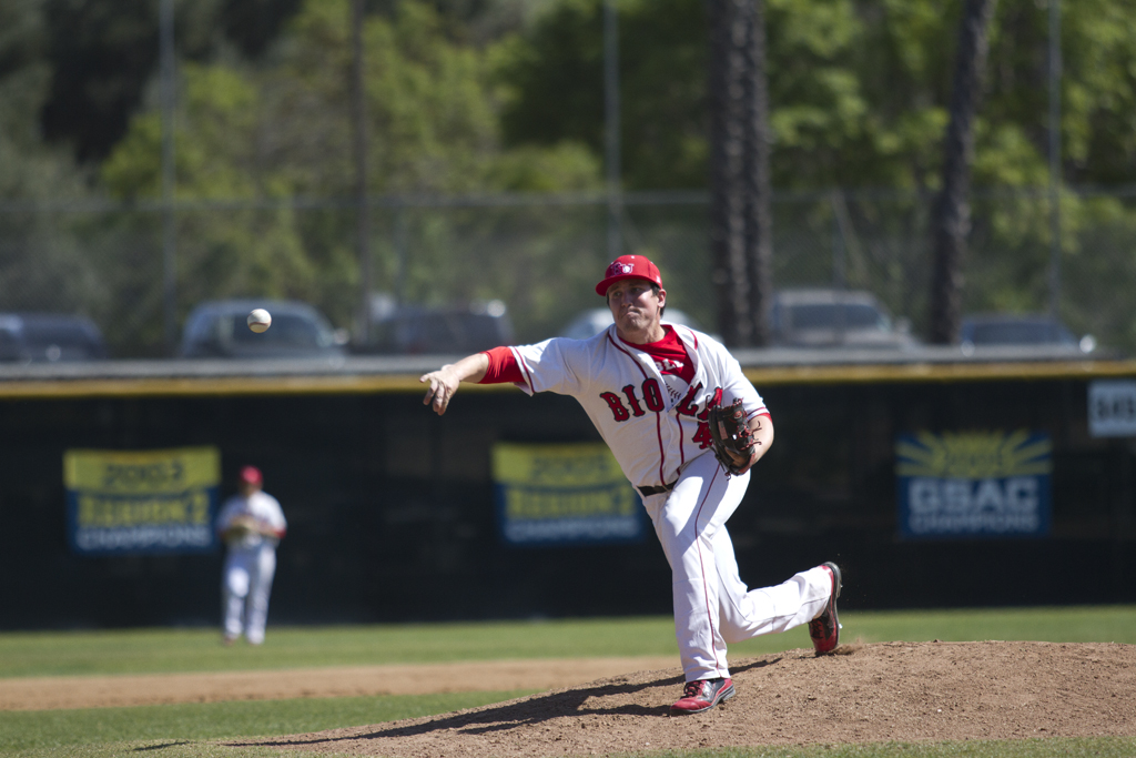 Junior Jonathan Cade delivers a pitch on Saturday, March 3. Cade threw 4.2 innings in relief, allowing only two unearned runs. | Tyler Otte/THE CHIMES