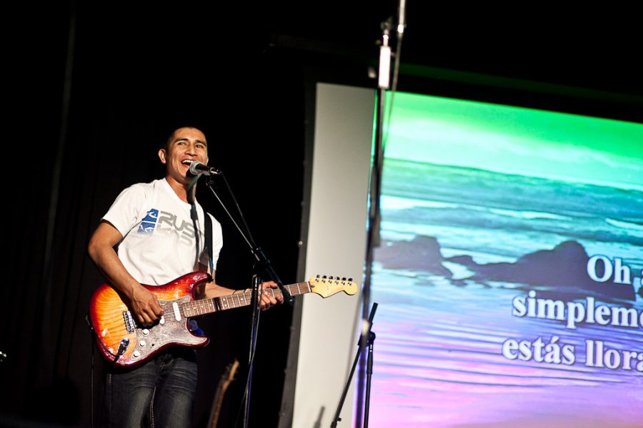 A singer from the band Riskate 24/7 sings at the Honduras Water Project Fundraiser on March 10, 2012. | Ashley Jones/THE CHIMES