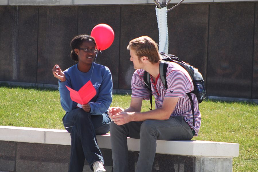 Biola student Adrienne Nunley speaks to a University of Utah student about Christianity. The Utah missions trip was run through Spiritual Life over spring break. | Taylor Durden/THE CHIMES