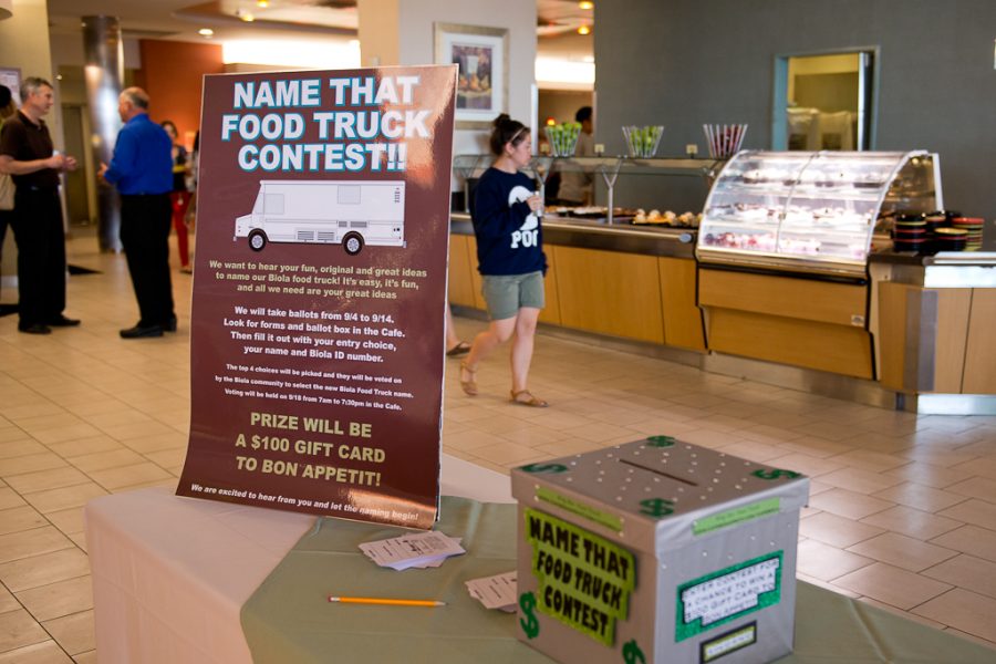 Bon Appetit promotes food truck naming competition in the cafeteria on Tuesday, Sept. 4. | Olivia Blinn/THE CHIMES