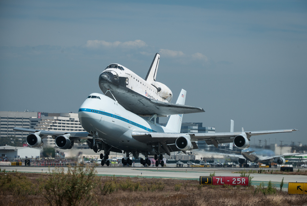 "Endeavour" makes final flight over California