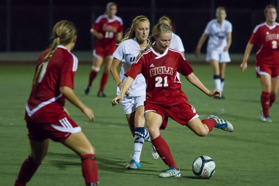 Hustling to stay away from defenders, senior Taylor Lundquist heads for the goal. | David Wahlman/THE CHIMES