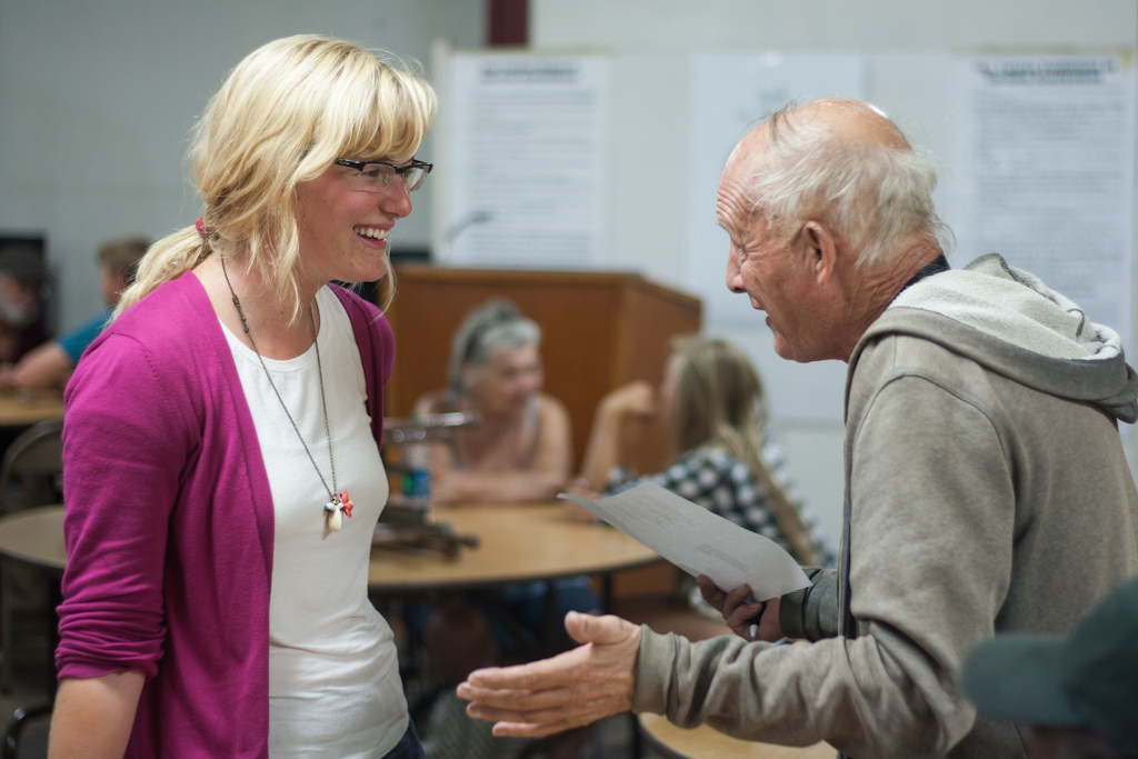 After serving dinner to the homeless community of downtown Long Beach, junior Jennifer Hines chats with Bill Taylor who stayed during worship, dinner, and prayer. | Lauralyn Koontz/THE CHIMES