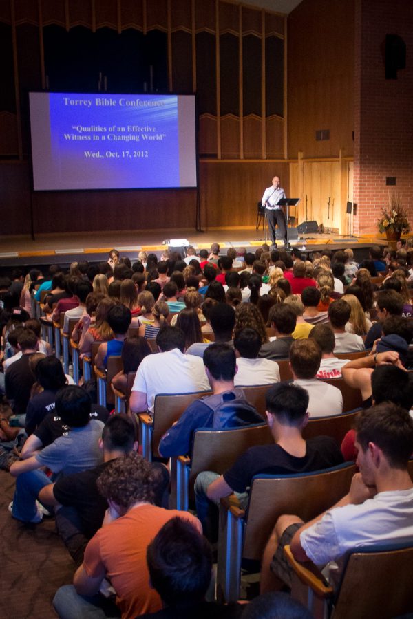 On Wednesday afternoon, students crowd in Crowell Hall, for a workshop called Qualities of an Effective Witness in a Changing World. | John Buchanan/THE CHIMES