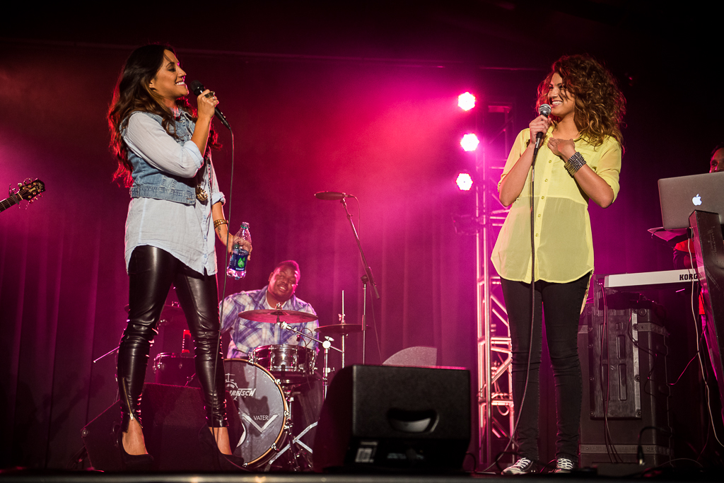 Rachael Lampa talks about singing with Tori Kelly after inviting her back onstage. Tori Kelly performed earlier that night. | Olivia Blinn/THE CHIMES