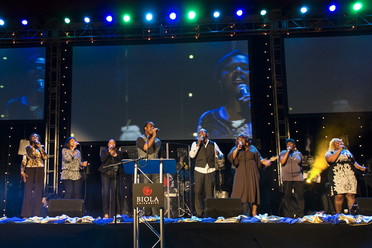 Jimmy Fischer and Contagious Praise Gospel Choir lead worship at the Wednesday evening session. | Emily Arnold/THE CHIMES