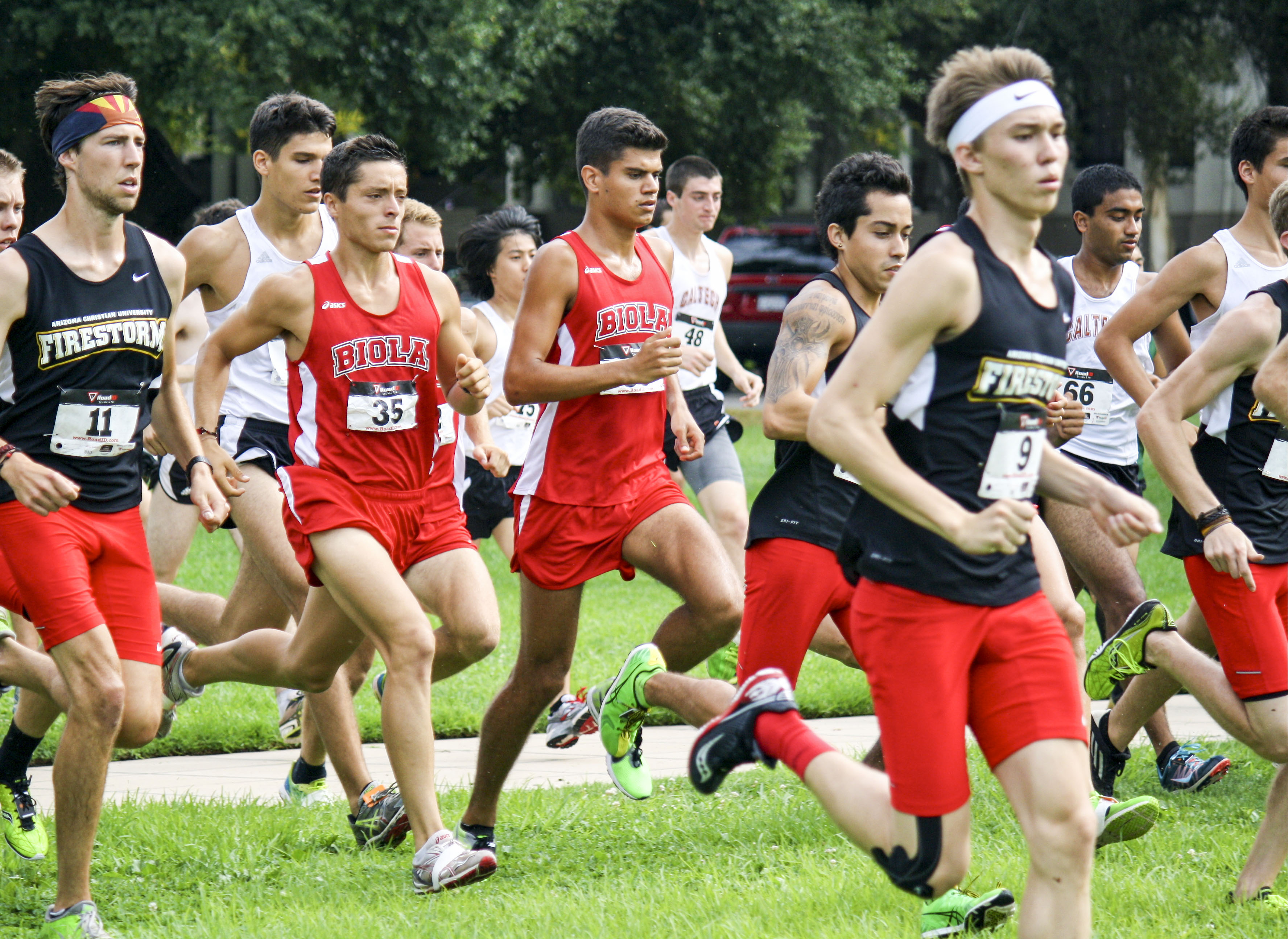 Senior Danny Ledesma and juinor Andrew Daedler hold strong among the tough competition during the first meet of the year on August 31 at Redlands. | Courtesy of Jessi Kung