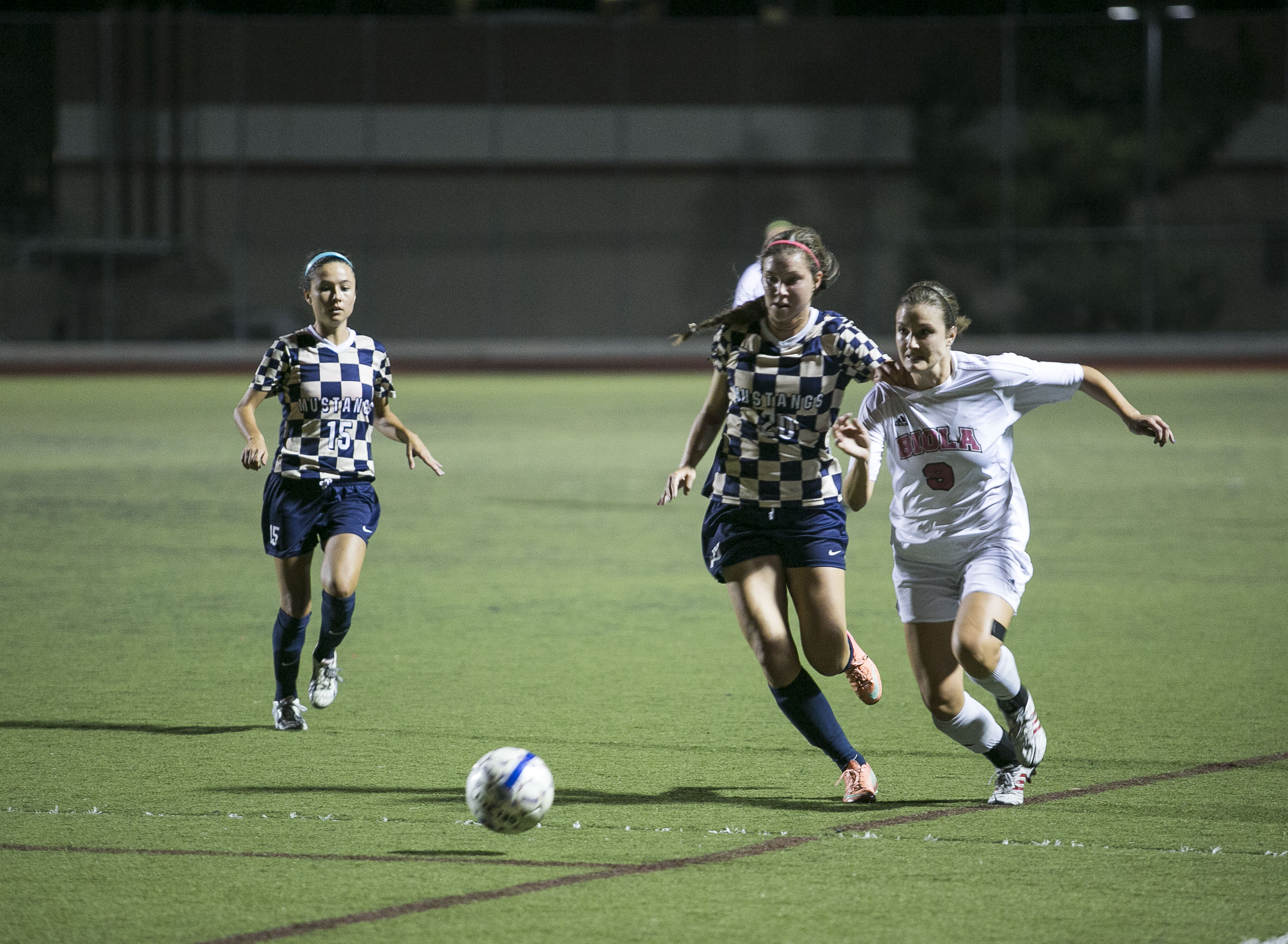 Senior Morgan Aukshunas steals the ball away from Masters on the way down the field. | Tomber Su/THE CHIMES