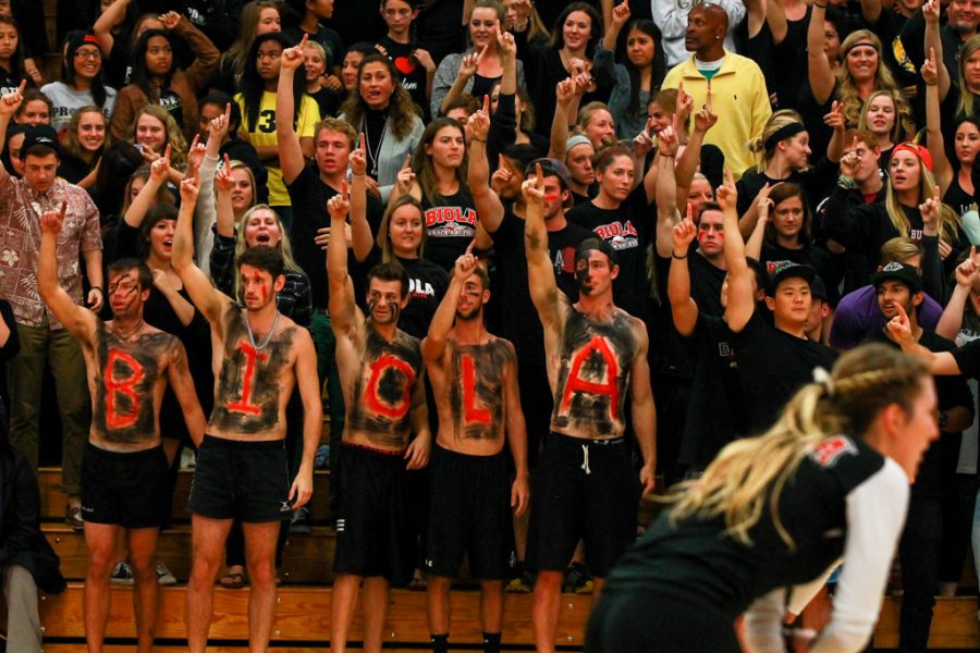 Deemed+Biola+Blackout+night%2C+a+sea+of+black+fans+flooded+the+stands.+Some+fans%2C+like+the+B-I-O-L-A+men%2C+led+the+crowd+in+cheering+on+the+womens+volleyball+team.+%7C+Katie+Evensen%2FTHE+CHIMES