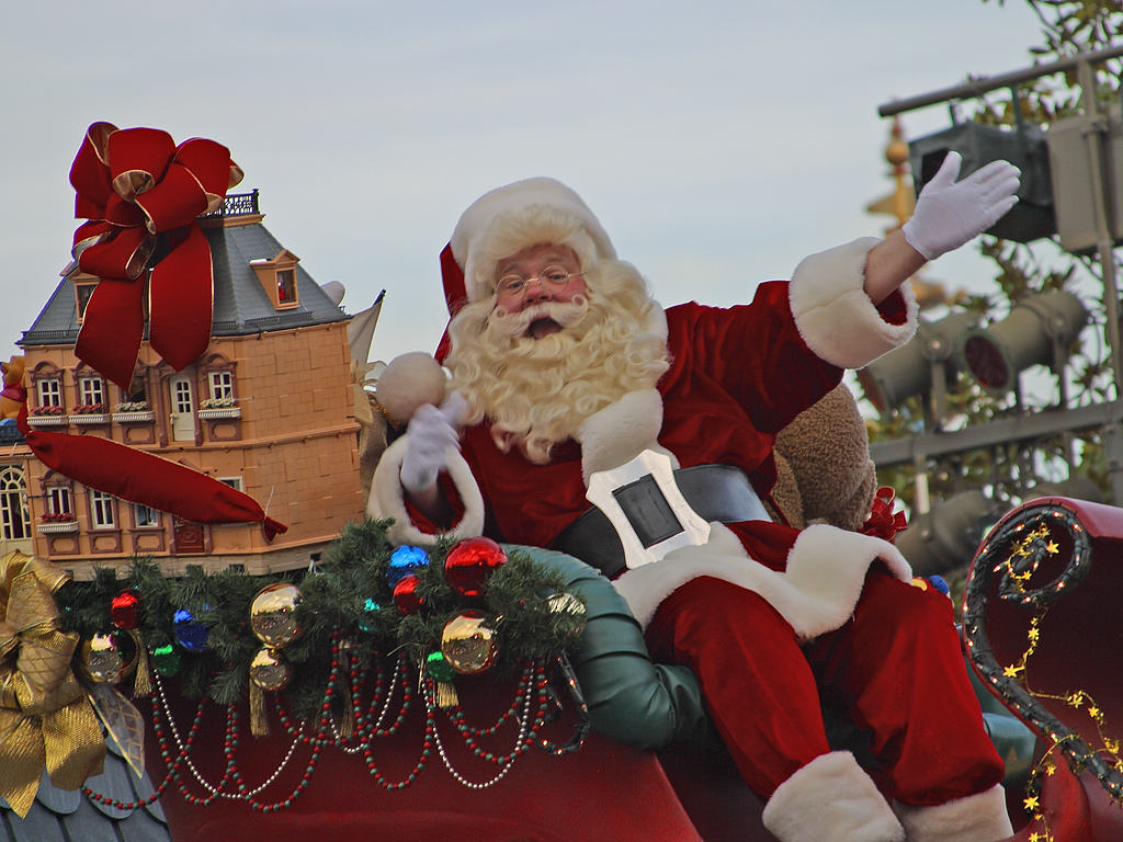 The Chimes staff contemplates whether Christians should participate in the Santa tradition. | wikimedia.org [Creative Commons]