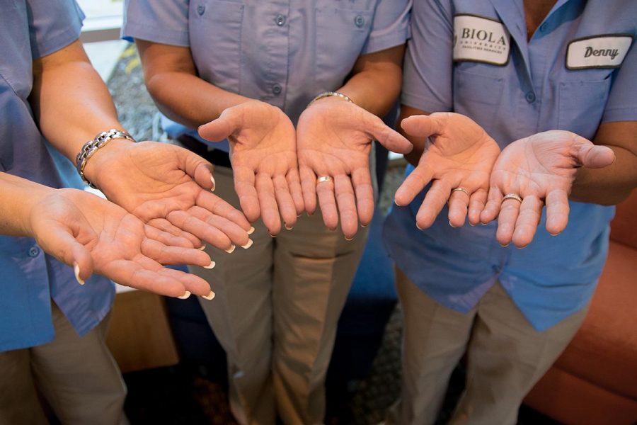 Hands+around+Biola+focuses+on+the+custodial+service+staff+in+the+dorms.+Students+at+Biola+continue+to+cultivate+lasting+relationships+with+the+janitorial+staff.+%7C+Aaron+Fooks%2FTHE+CHIMES