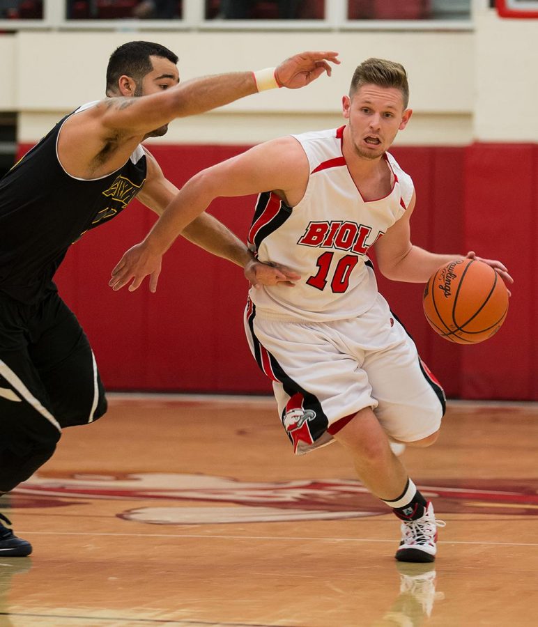 Freshman guard Blake Shannon, Jr. drives by a La Sierra player on Wednesday night. | Jenny Oetzell/THE CHIMES