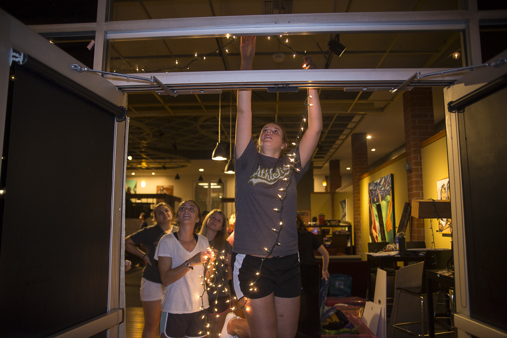 Torrey Conference 2015 volunteers help set up lights in the SUB Monday night before the start of the conference Tuesday morning. | Marika Adamopoulos/THE CHIMES