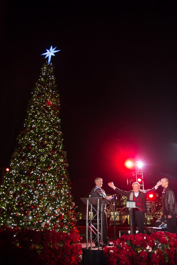 Biolans+celebrate+the+start+of+the+Christmas+season+at+the+tree+lighting+ceremony.+
