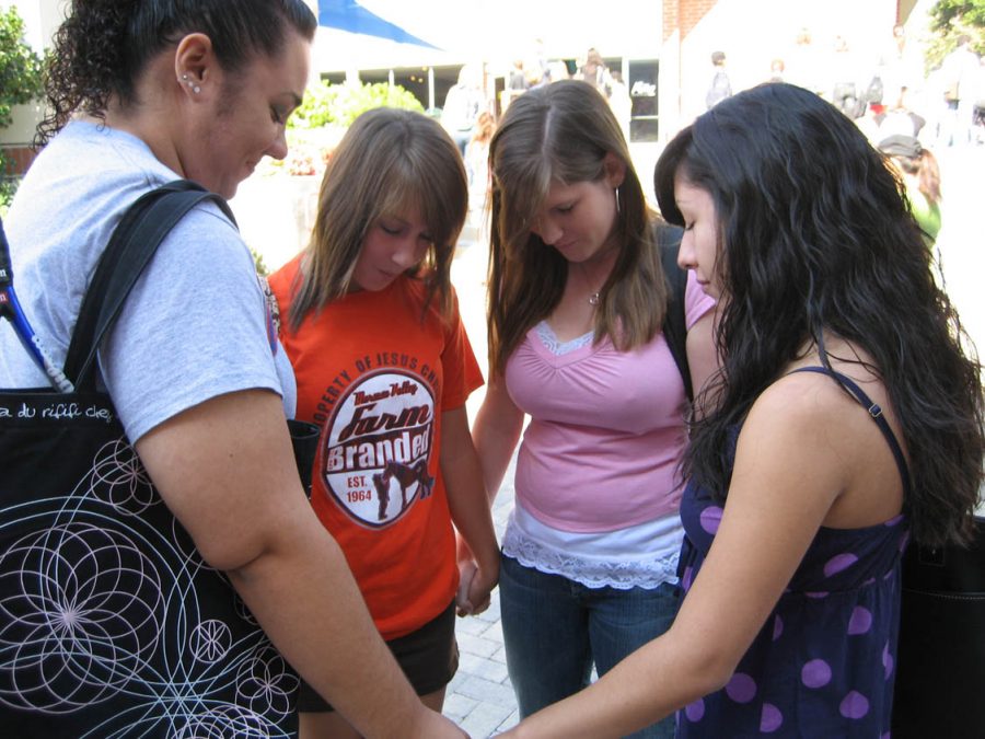 Students gather in prayer on Wednesdays All University Day of Prayer. This year, SMU is coordinating 40 Days of Prayer to piggyback with the event.