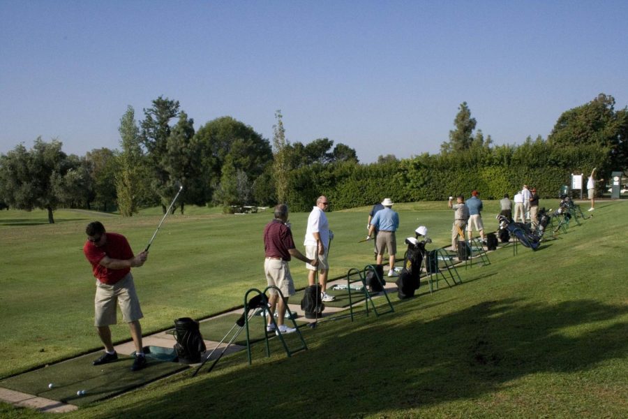 Golfers+practice+at+the+driving+range+before+the+29th+annual+Biola+Golf+Tournament%2C+a+fundraiser.