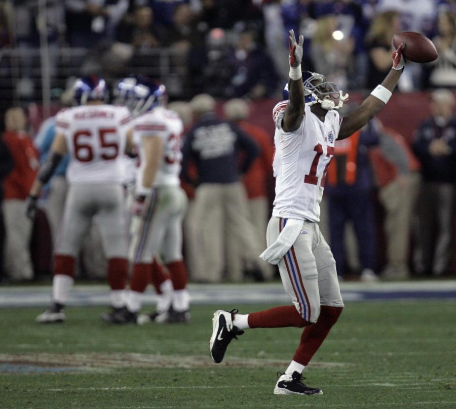 New York Giants receiver Plaxico Burress (17) celebrates after scoring the winning touchdown in the fourth quarter of the Giants' 17-14 win over the New England Patriots during the Super Bowl XLII football game at University of Phoenix Stadium on Sunday, Feb. 3, 2008 in Glendale, Ariz.