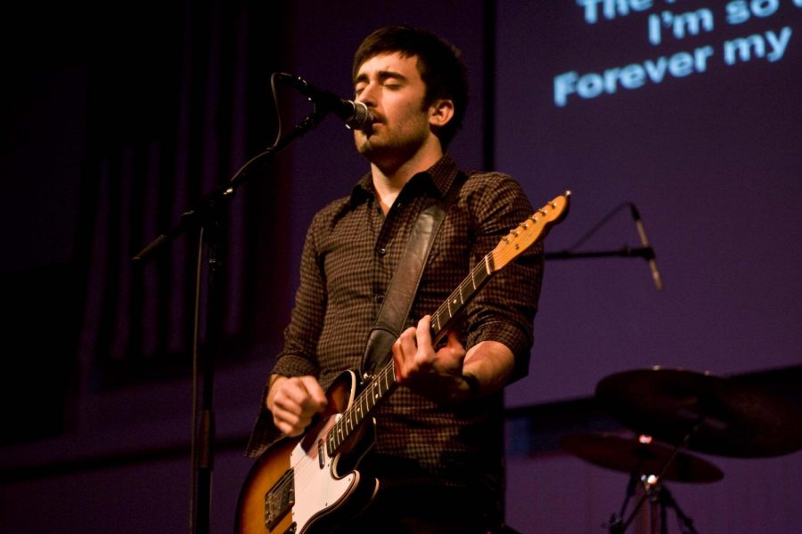 Phil Wickham was the featured artist for chapel on March 7, drawing a crowd of students eager and ready to praise the Lord. Considering it was a Friday morning chapel, the gym was unusually packed, with one of the biggest Friday turnouts all semester.