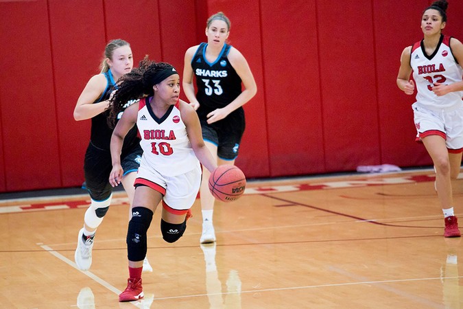 Women’s basketball starts slow in season opener