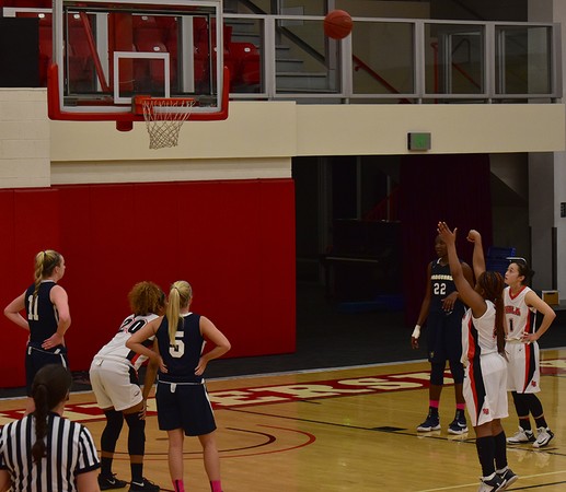 Women’s basketball wins a nail-biter