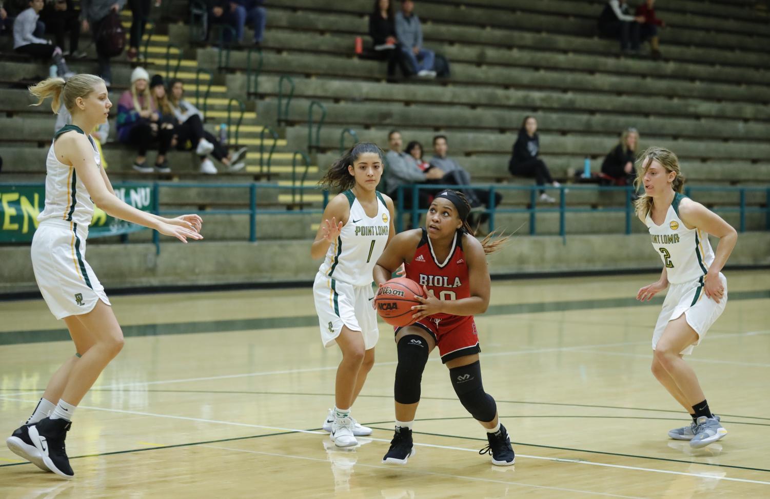 Women’s basketball suffers first conference loss