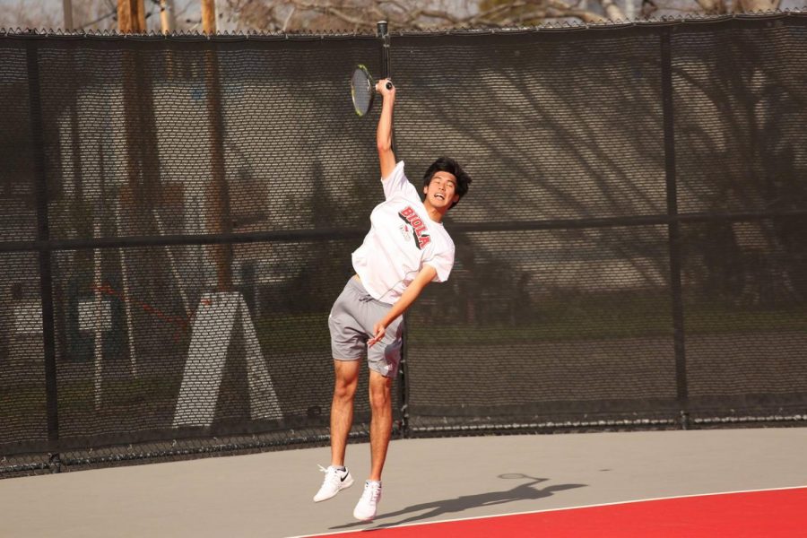 Men’s tennis takes frustrating loss at home