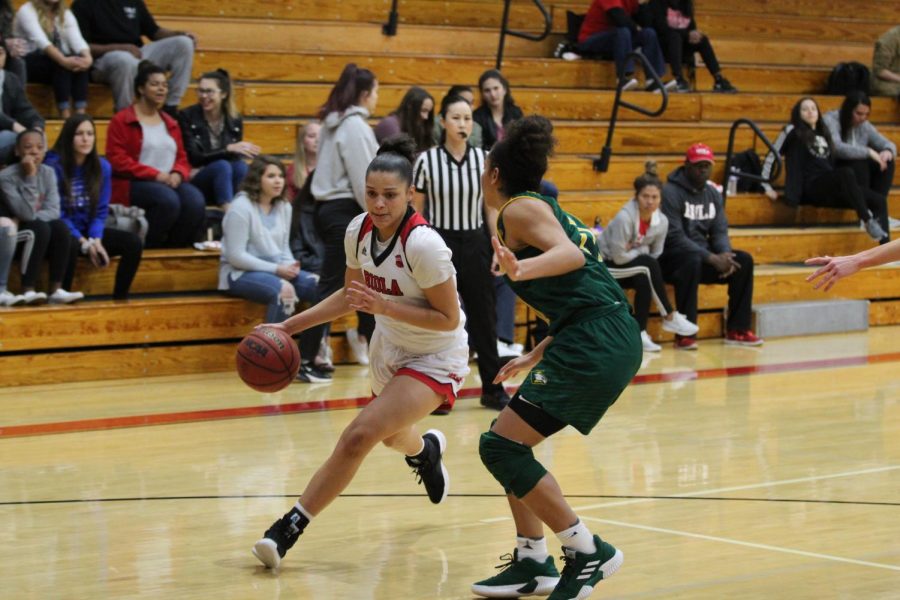 Women’s basketball loses in overtime