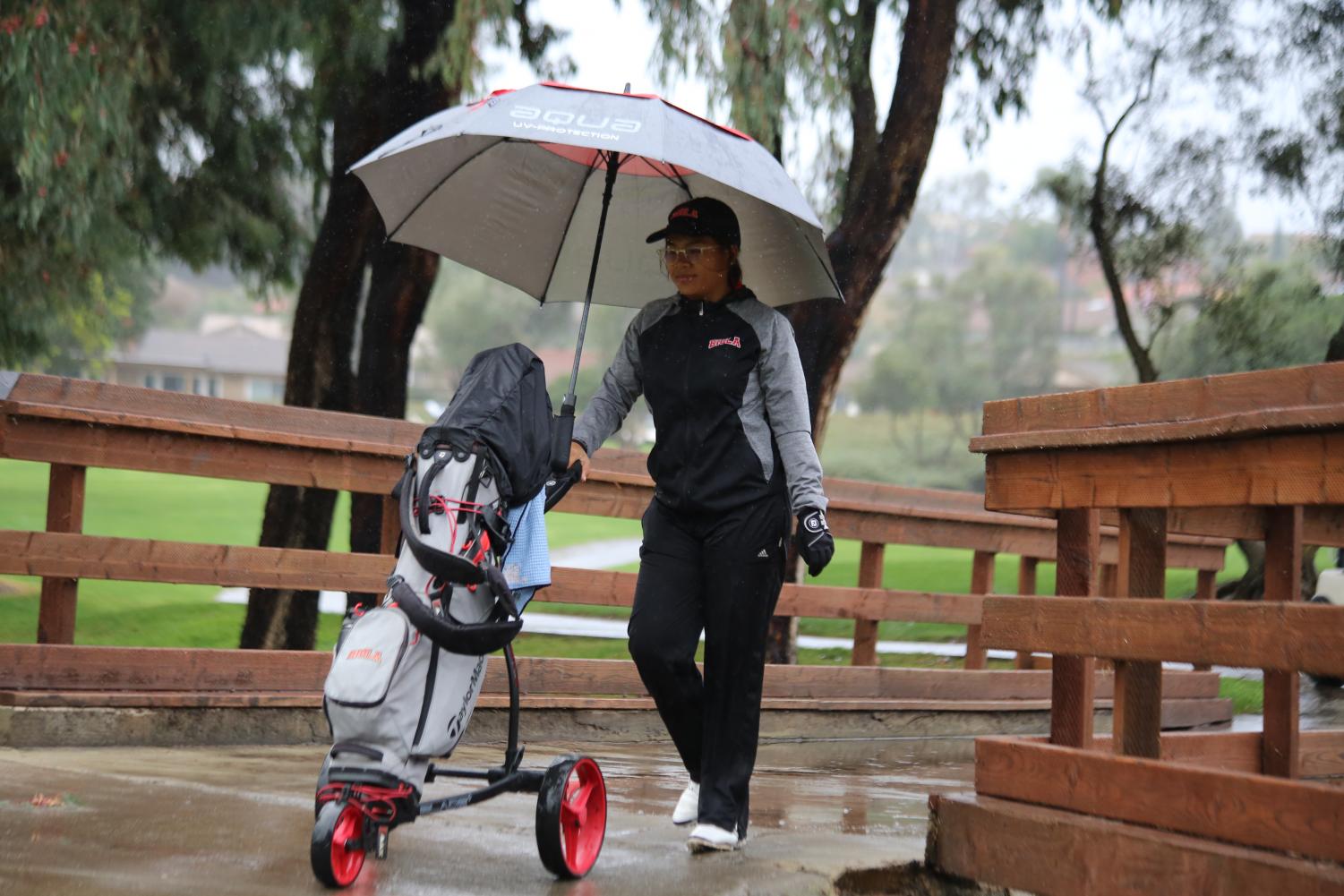 Women’s golf competes through downpour