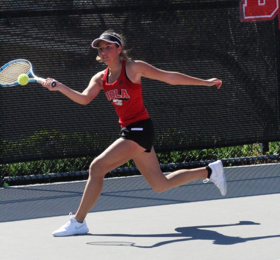 Women’s tennis sweeps Westmont