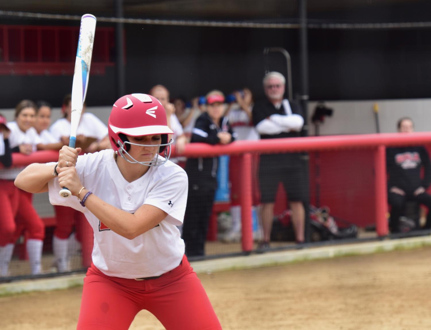 Softball splits second doubleheader against HPU