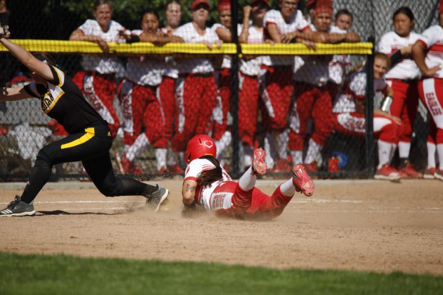 Softball splits doubleheader against Azusa Pacific