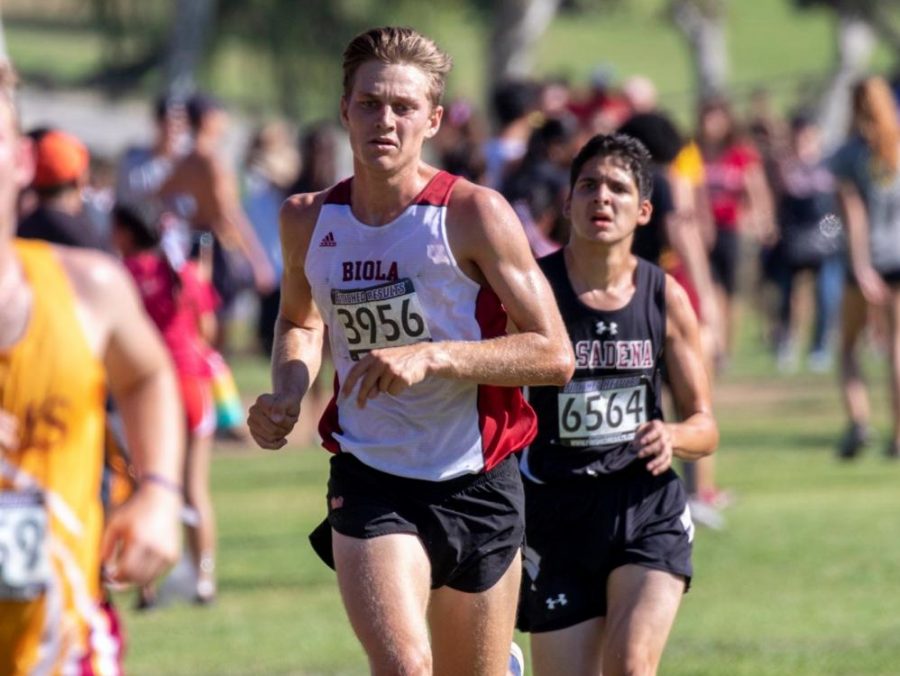 Biola runner paces his way to the finish line. 