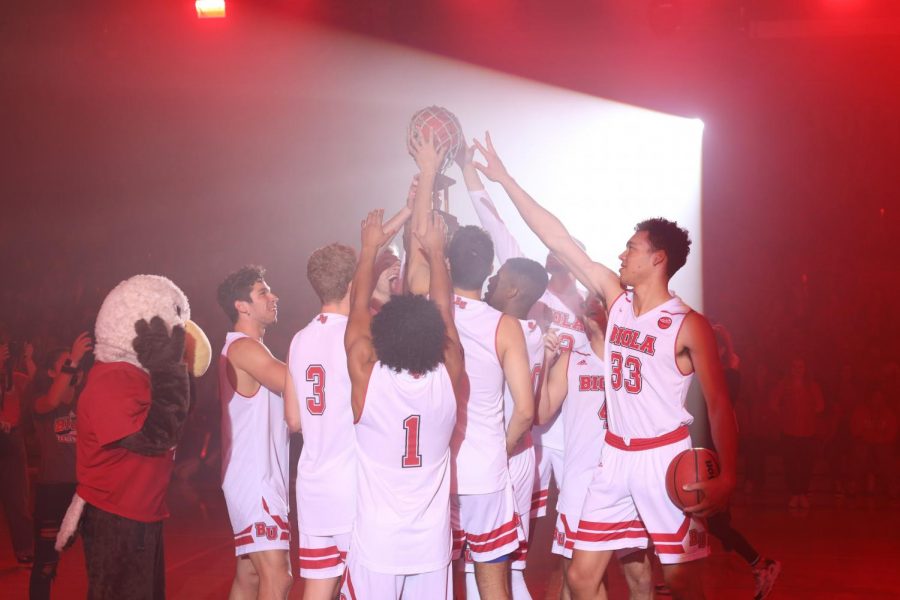 Biola Mens Basketball team holds up their trophy after winning the 3-point contest at Midnight Madness 2019. 