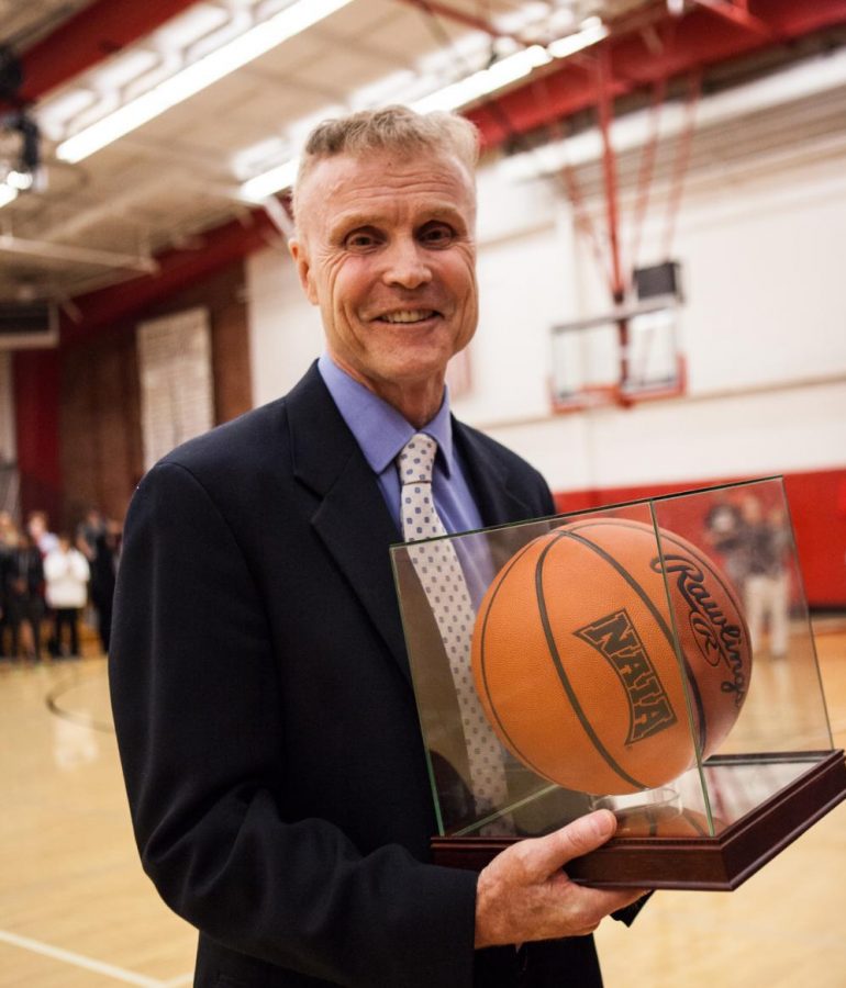 Biola+mens+basketball+coaching+legend+Dave+Holmquist+looks+to+reach+over+1%2C000+wins+in+his+40th+year+with+the+Eagles.