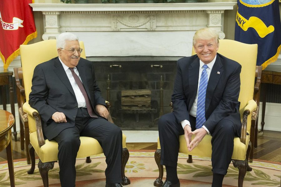 1600px-Donald_Trump_and_Mahmoud_Abbas_in_the_Oval_Office,_May_3,_2017