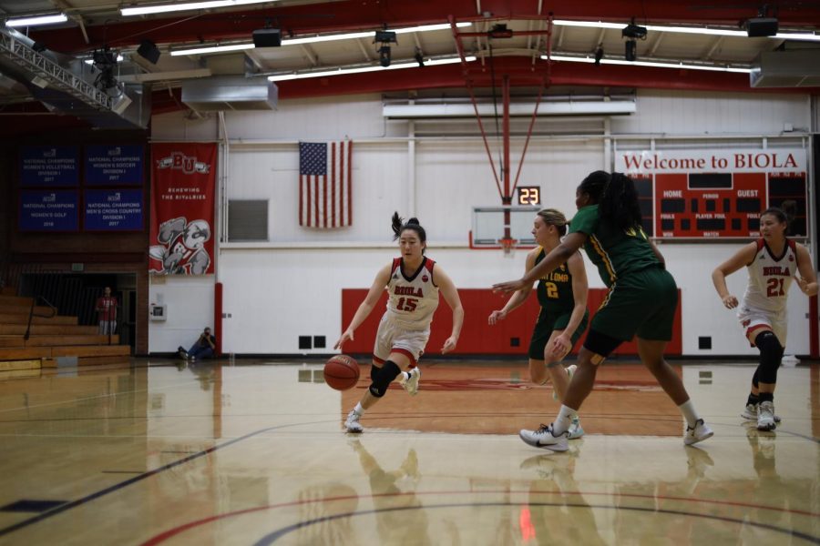 Women’s basketball bounces back with a win at Holy Names University