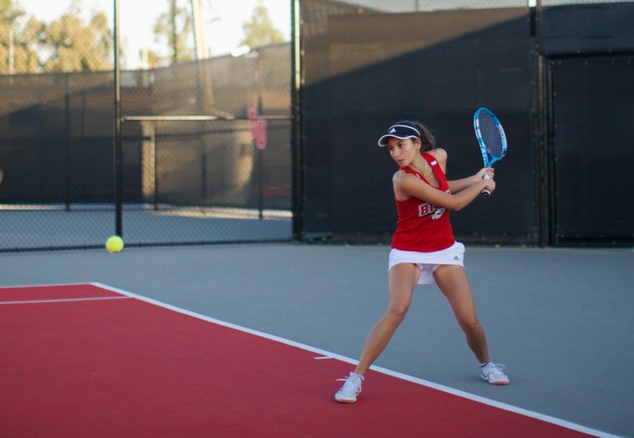 Women’s tennis bounces back in win over Lewis and Clark