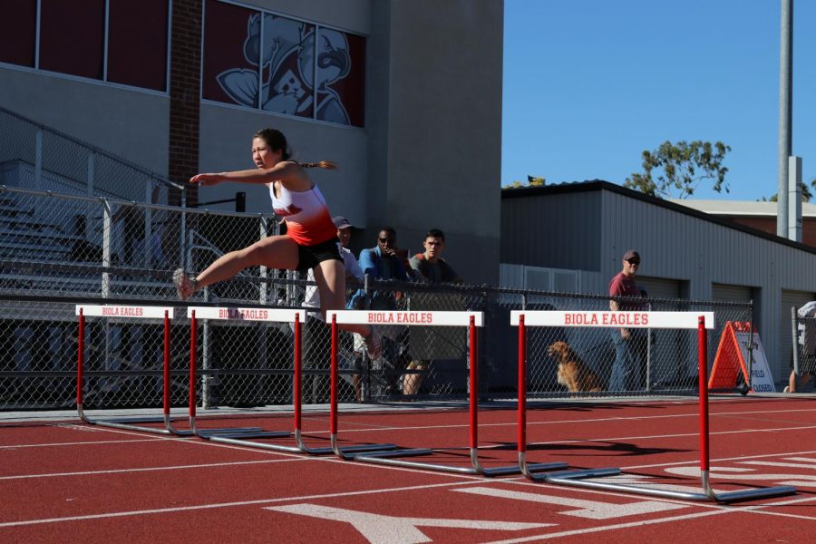 Men and women’s track and field compete at the Sunshine Open