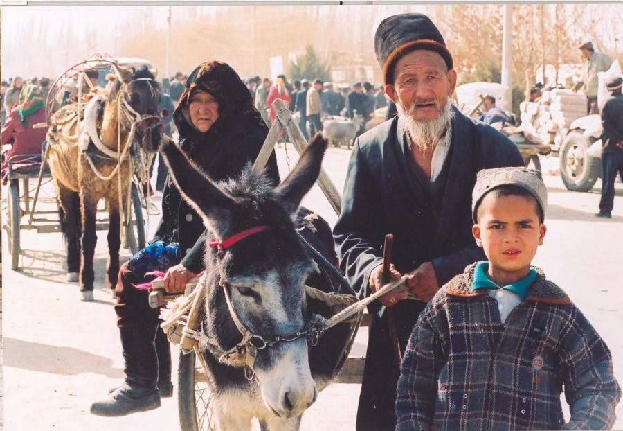 Uyghur-elders-sunday-market-Kashgar